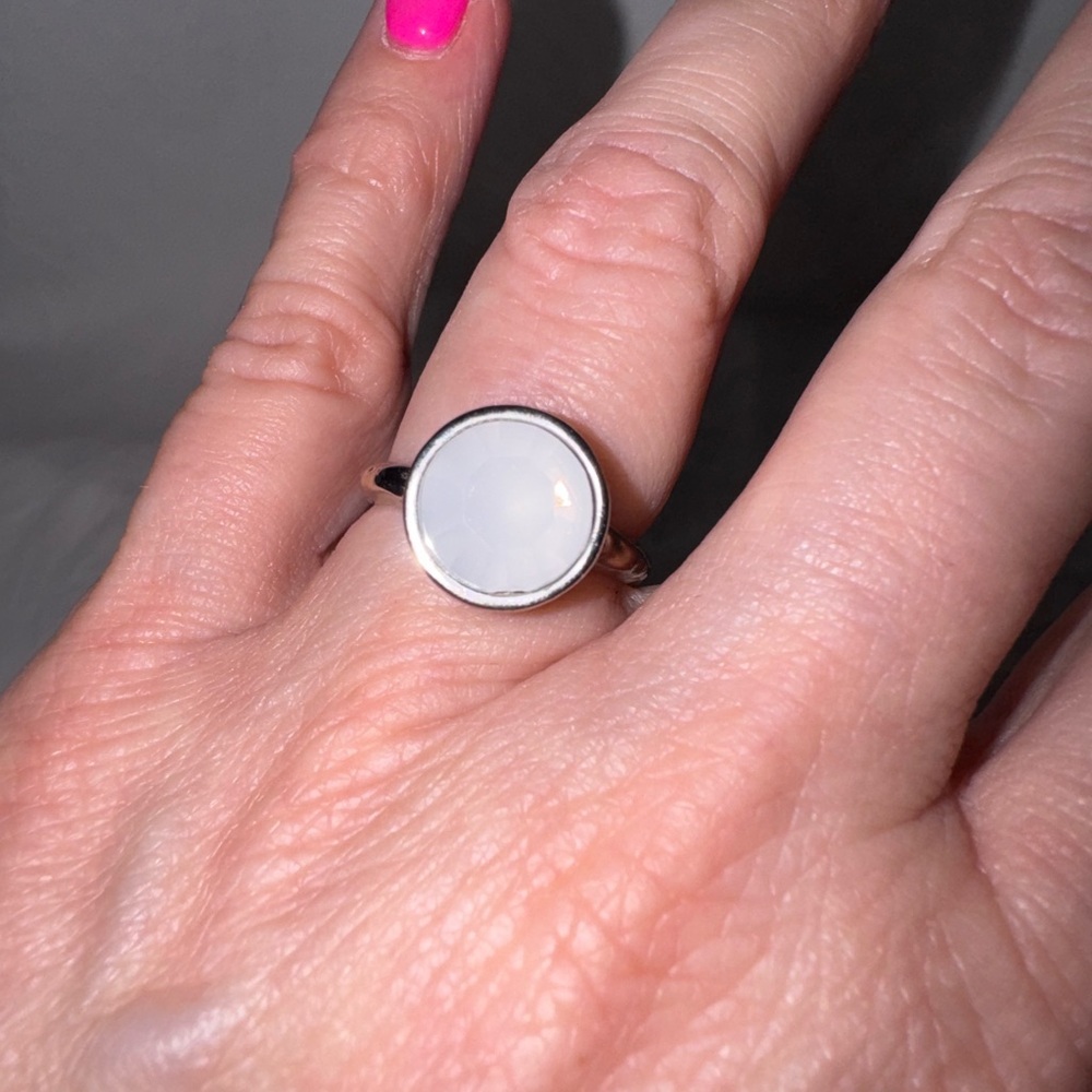 Silver & White Ring – Elegant Modern Women’s Fashion Jewelry